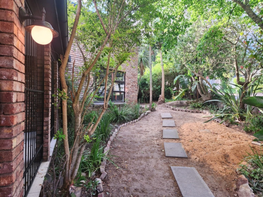 5 Bedroom Property for Sale in Loerie Park Western Cape